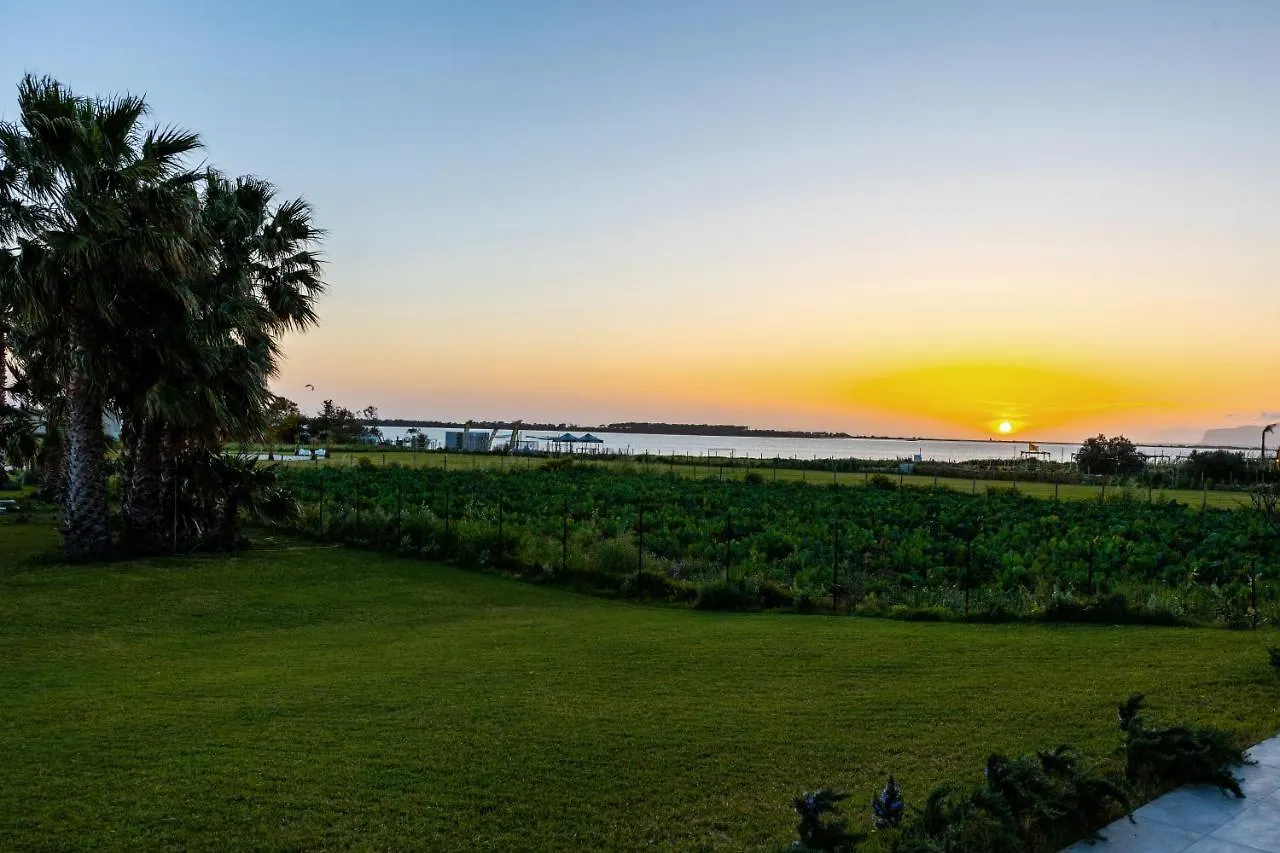 Aparthotel Casa B, Room 5 - Palm Kite Paradise, At Lagoon - Lo Stagnone Kite Spot Marsala Italy